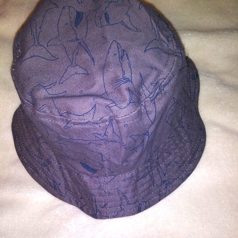 🏖 Lightning Bug Shark Bucket Hat OS NWOT